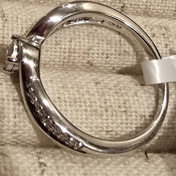 KOHL'S 1/5 CTTW DIAMOND 10K GOLD RING SIZE 7 - Picture 9 of 14